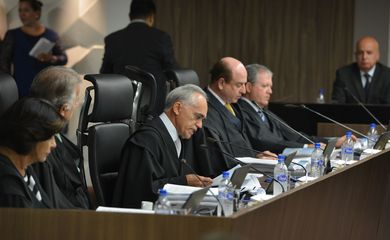 Brasília - Sessão do TCU analisa contas do governo de 2014 (Valter Campanato/Agência Brasil)
