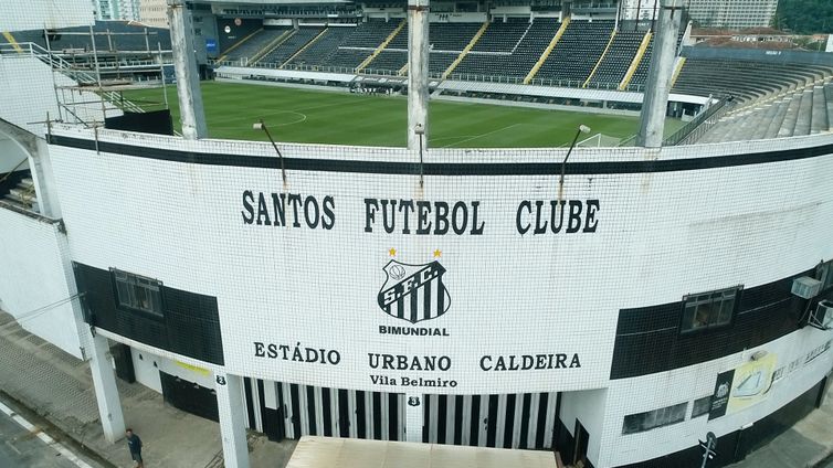 Estádio Urbano Caldeira, a Vila Belmiro.