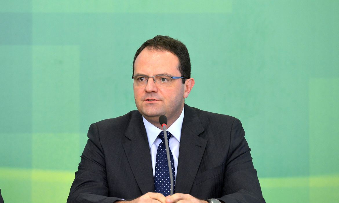 Brasília - Novo ministro da Fazenda, Nelson Barbosa, fala à imprensa, no Palácio do Planalto (Wilson Dias/Agência Brasil)