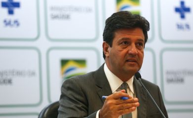 O ministro da Saúde, Luiz Henrique Mandetta, confirma a primeira morte por Covid-19 em São Paulo, durante entrevista à imprensa