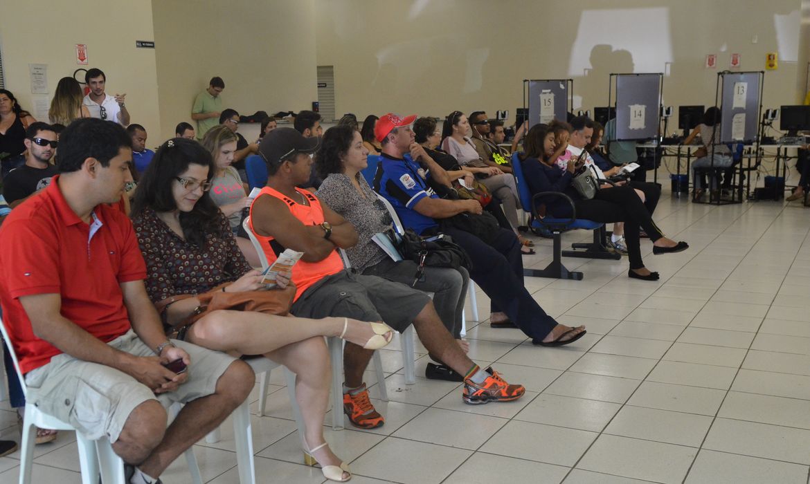 Brasília - O Recadastramento Biométrico no TRE para as eleições 2014, que está previsto para terminar no dia 31 de março de 2014 no Distrito Federal (Jose Cruz/Agência Brasil)