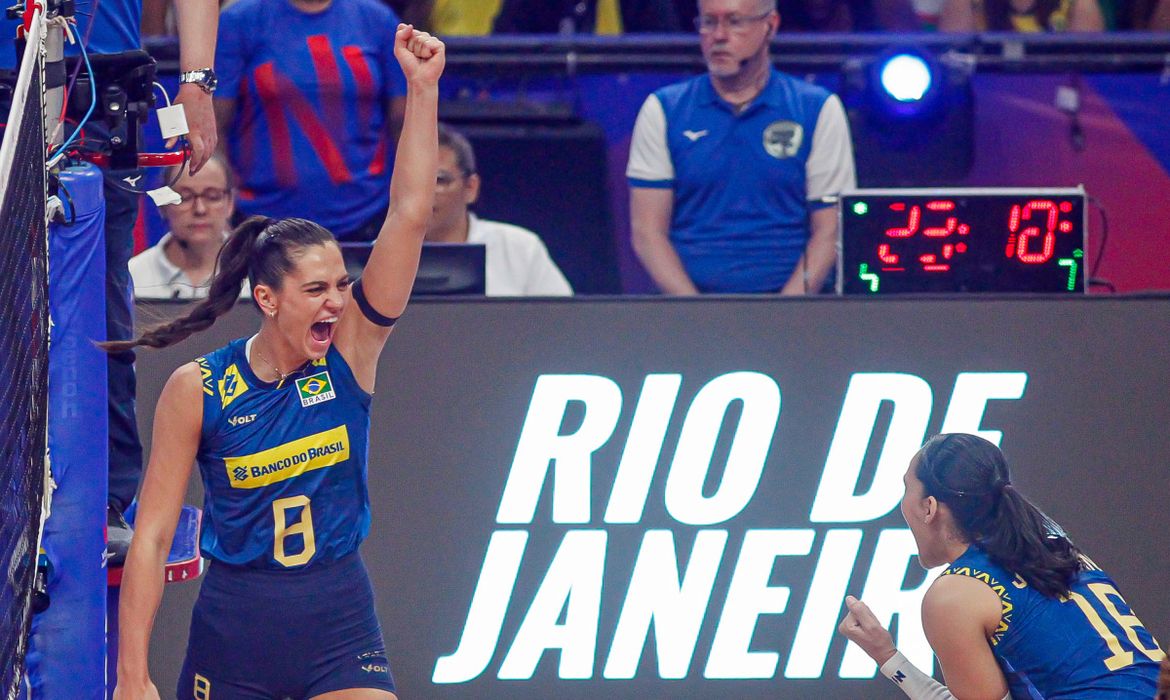 Julia Kudiess, vôlei feminino