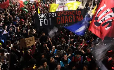 São Paulo (SP), 31/10/2025 - Pessoas na Avenida Paulista durante manifestação contra a operação policial Contenção no Rio de Janeiro. Foto: Paulo Pinto/Agência Brasil