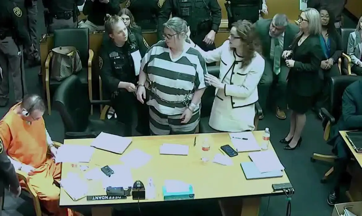 3872WD-MICHIGAN-SHOOTING_PARENTS_O_