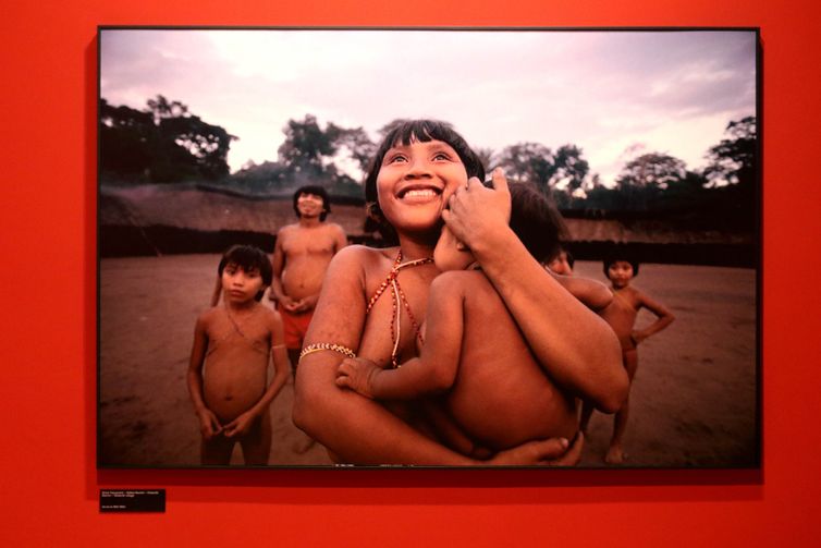 Rio de Janeiro (RJ), 27/02/2024 -  Exposição fotográfica “Hiromi Nagakura até a Amazônia com Ailton Krenak”, no CCBB, centro da cidade . Foto: Tânia Rêgo/Agência Brasil