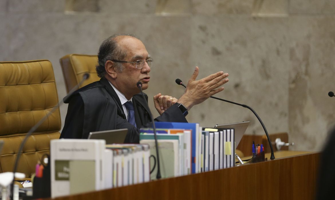Brasília - O ministro Gilmar Mendes participa da última  sessão plenária no STF antes das férias forenses (José Cruz/Agência Brasil)