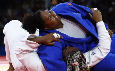 Paris 2024 Olympics - Judo - Women +78 kg Semifinal of Table A - Champ-de-Mars Arena, Paris, France - August 02, 2024. Romane Dicko of France in action against Beatriz Souza of Brazil. REUTERS/Kim Kyung-Hoon