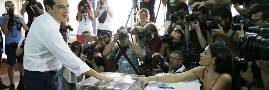 Alexis Tsipiras vota no referendo da Grécia