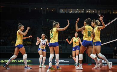 Brasil vence Colômbia por 3 sets a 1 - seleção feminina de vôlei - em 28/09/2022