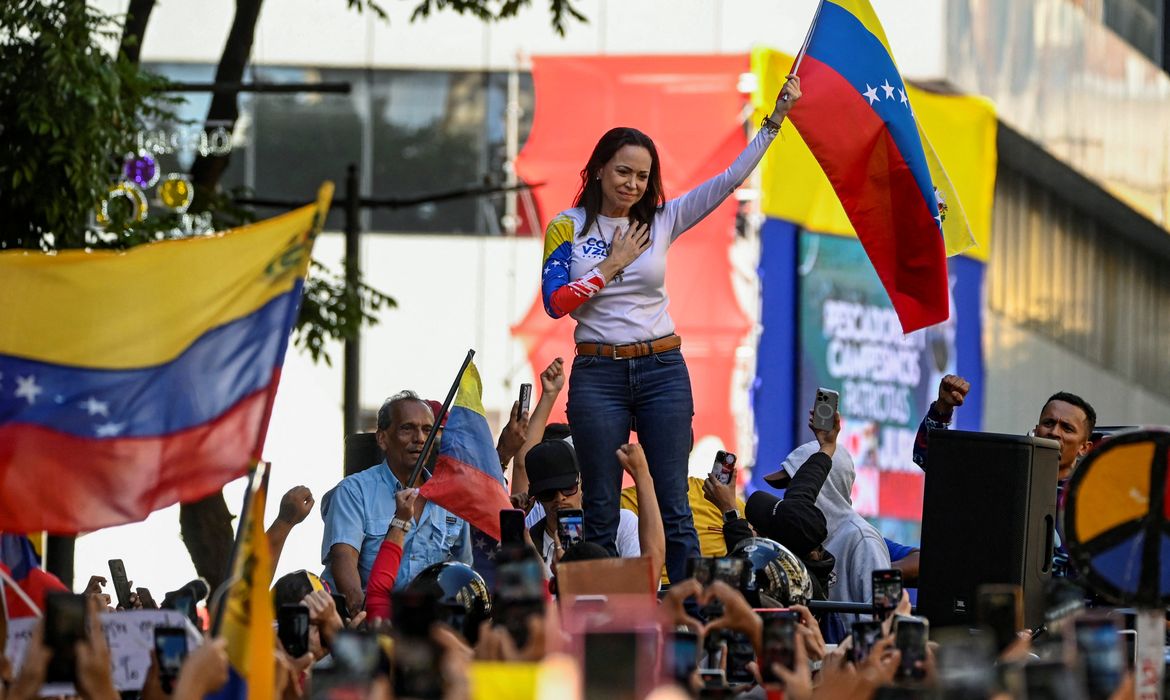 María Corina Machado discursa durante protesto em Caracas
09/01/2025
REUTERS/Maxwell Briceno