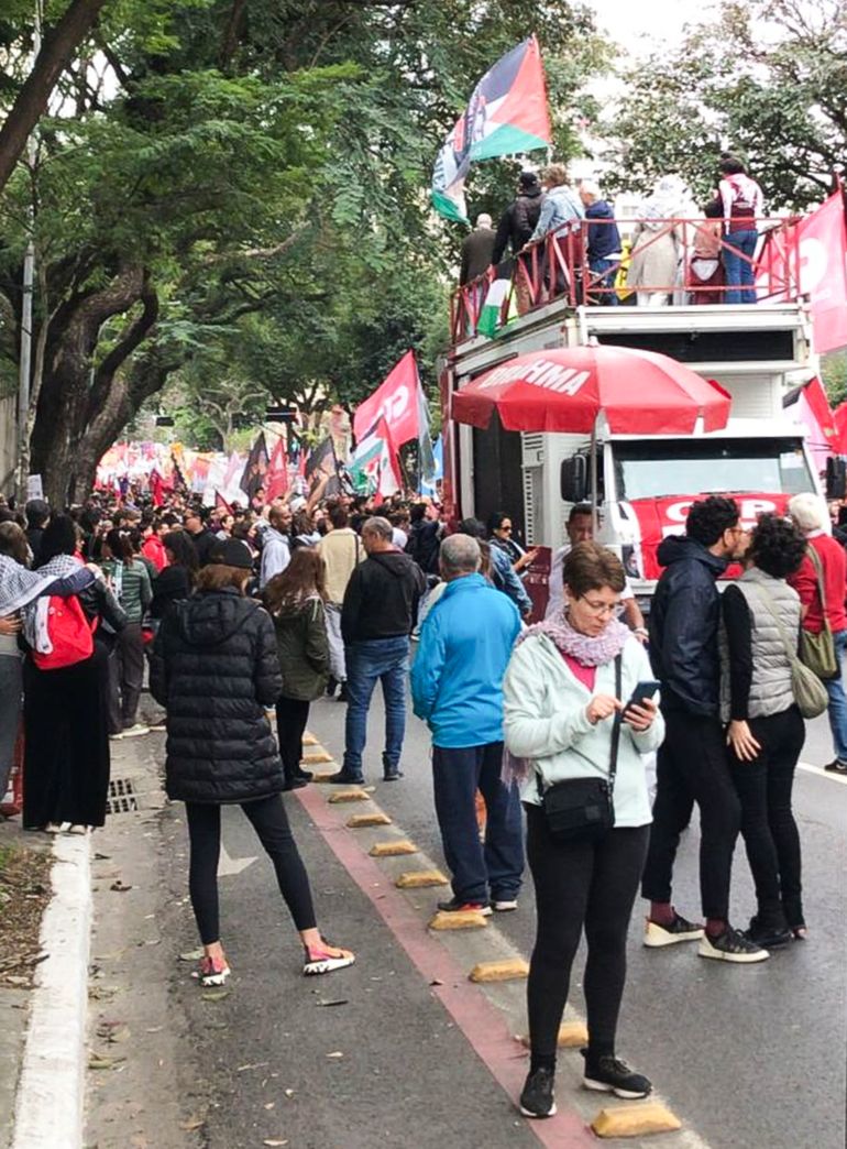 São Paulo-15/06/2025 Manifestantes se unem a protestos mundiais e fazem ato nesta domingo  pró-Palestina no centro de São Paulo. Foto Guilherme Jeronymo/ Agência Brasil.