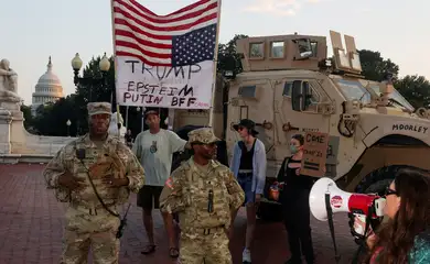 Protesters confront members of the National Guard patrolling Union Station, after U.S. President Donald Trump deployed the National Guard and ordered an increased presence of federal law enforcement to assist in crime prevention, with the U.S. Capitol building in the background, in Washington, D.C., U.S., August 16, 2025. REUTERS/Alex Kent  TPX IMAGES OF THE DAY  REFILE - QUALITY REPEAT