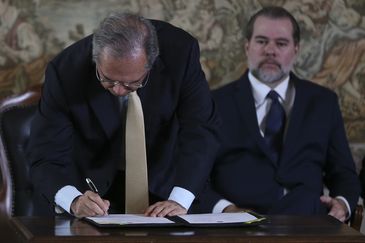 O ministro da Economia, Paulo Guedes,e o presidente do STF, ministro  Dias Toffoli, participam do lançamento da Estratégia Nacional Integrada para a Desjudicialização da Previdência Social, no Supremo Tribunal Federal (STF)