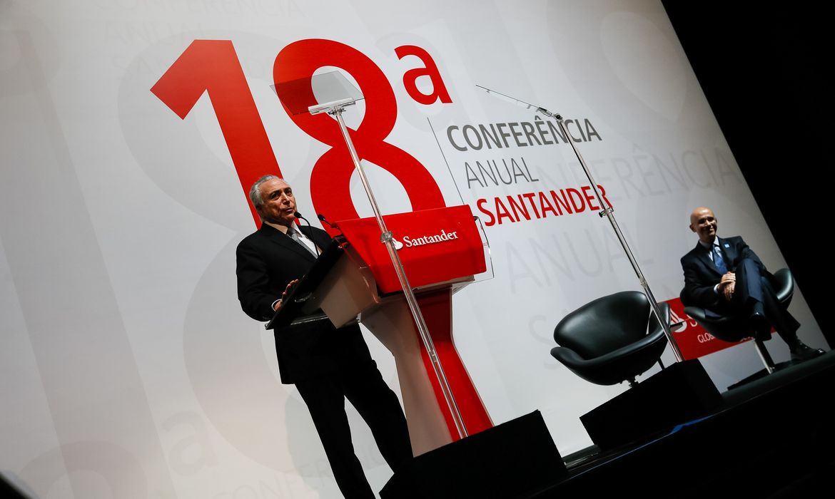 São Paulo - O presidente Michel Temer e o presidente do Santander Brasil, Sérgio Rial, durante abertura da 18ª Conferência Anual Santander (Beto Barata/PR)