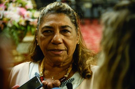 RIO DE JANEIRO (RJ), 24/07/2023 – A advogada Marinete da Silva, mãe de Marielle Franco durante ato que lelembra os 30 anos da Chacina da Candelária, no centro da capital fluminese. Foto: Tomaz Silva/Agência Brasil