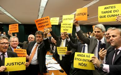 Brasília - O Conselho de Ética da Câmara se reúne para apreciar e votar o parecer do deputado Marcos Rogério, que recomenda a cassação do mandato de Eduardo Cunha (Wilson Dias/Agência Brasil)