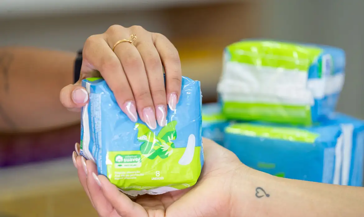 Jerônimo Gonzalez/Ms O Programa Dignidade Menstrual é uma iniciativa do Governo Federal para cuidar da saúde das pessoas que menstruam, garantindo que essas pessoas acessem espaços tendo os seus direitos respeitados. Além disso, o programa busca promover a equidade de gênero, justiça social, educação e direitos humanos. Farmácia Popular. Foto: Jerônimo Gonzalez/MS