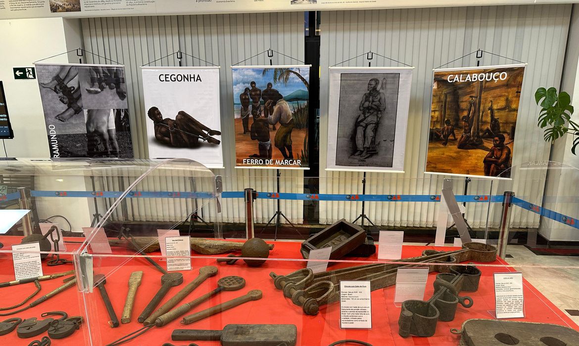 São Paulo (SP), 20/05/2025 - Pesquisadora reúne peças do período da escravidão por 15 anos e realiza a exposição Ecos do Silêncio, de objetos e documentos da época da colonização e escravização de negros vindos do continente africano e seus descendentes mais diretos. Foto:
