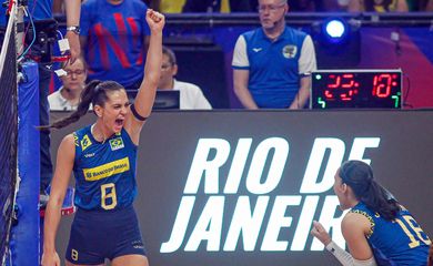 Julia Kudiess, vôlei feminino