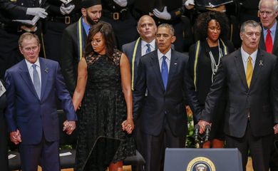 Barack e Michelle Obama em Dallas