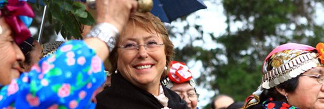Michelle Bachelet visita comunidade mapuche durante campanha