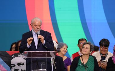 Rio de Janeiro (RJ), 16/11/2024 – O presidente do Brasil, Luís Inácio Lula da Silva durante ato de entrega do documento final da cúpula do G20 Social, no Boulevard Olímpico na zona portuária da capital fluminense. Foto: Tomaz Silva/Agência Brasil