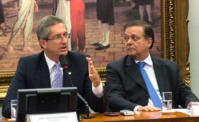 Brasília - O presidente da Comissão Especial do Impeachment, Rogério Rosso (E), e o relator Jovair Arantes durante reunião para definir o roteiro de trabalho  (Fabio Rodrigues Pozzebom/Agência Brasil)