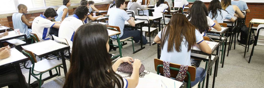Estudantes de ensino médio no Rio de Janeiro Estudantes de ensino médio no Rio de Janeiro