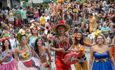 Rio de Janeiro -  Blocos carnavalescos participam da abertura do carnaval não oficial neste domingo (7), no centro da cidade (Fernando Frazão/Agência Brasil)