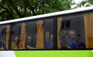 Ukrainian prisoners of war (POWs) sit in a bus as they return after a swap, amid Russia's attack on Ukraine, in an undisclosed location in Ukraine, May 25, 2025. REUTERS/Valentyn Ogirenko