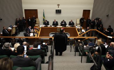 Brasília - Quinta Turma do Superior Tribunal de Justiça (STJ) começa a julgar pedido do ex-presidente Luiz Inácio Lula da Silva para evitar prisão após condenação em segunda instância (José Cruz/Agência Brasil)