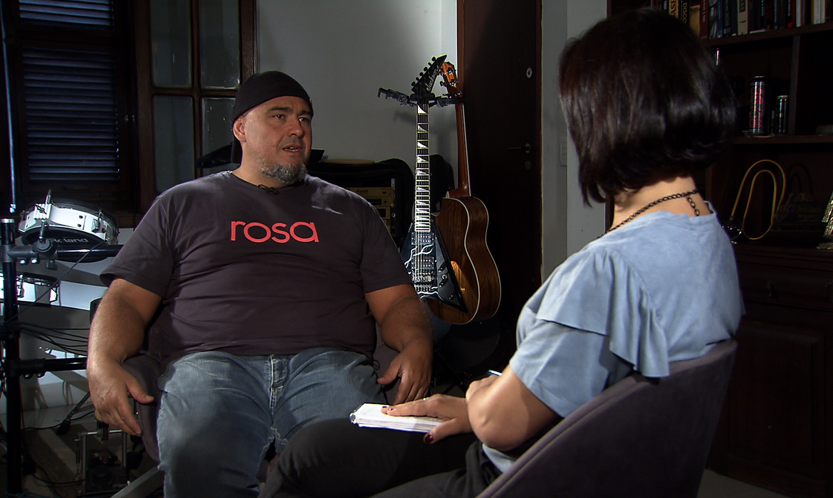 O músico Digão é o entrevistado do programa Conversa com Roseann Kennedy 