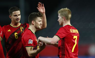 Jogadores da Bélgica comemoram gol marcado contra a Dinamarca pela Liga das Nações da Uefa