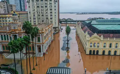 Porto Alegre, 03/05/2024, Prefeitura de Porto Alegre a esquerda e o Mercado Municipal a direita, alagados, após chuva intensa. Foto: Gilvan Rocha/Agência Brasil