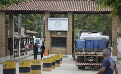 Rio de Janeiro - Agentes penitenciários continuam em greve no Complexo Penitenciário de Gericinó, zona oeste da cidade  (Tânia Rêgo/Agência Brasil)