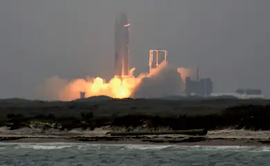 SpaceX conducts test launch of SN15 starship prototype from Boca Chica, Texas