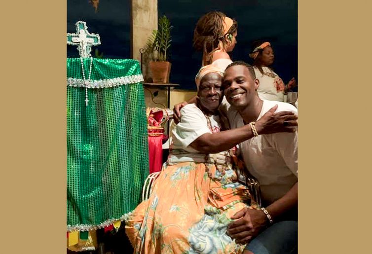 Rio de Janeiro (RJ) 18/01/2025 - Marcelo da Paz Ọlajinminá e Tia Celina, 87 anos matriarca do Caxambu do Salgueiro, patrimônio cultural e imaterial do Brasil
Foto: Marcelo da Paz Ọlajinminá/Arquivo pessoal
