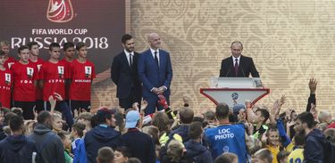 Cerimônia de lançamento do Troféu da Copa do Mundo da FIFA na Rússia 2018