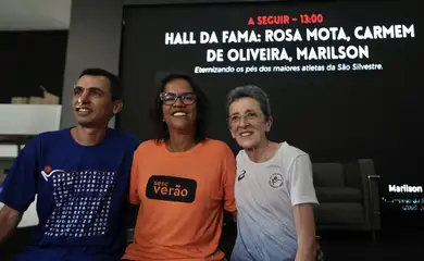 São Paulo (SP), 29/12/2025 - Corredores Marílson dos Santos, Carmem de Oliveira e Rosa Mota durante cerimônia de homenagem de 100 anos de história da corrida internacional de São Silvestre. Foto: Paulo Pinto/Agência Brasil