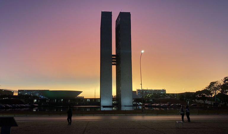 Pôr do sol na Praça dos Três Poderes, em Brasília