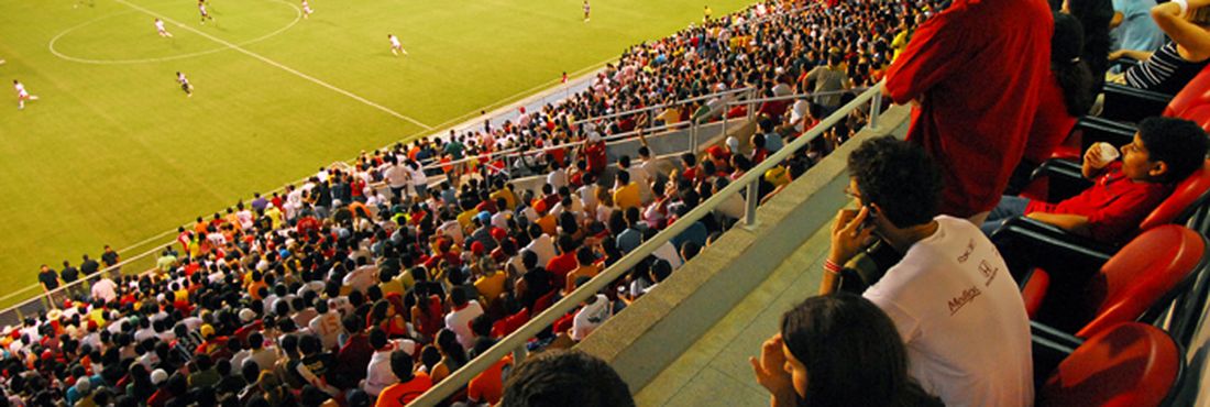 Torcedores assistem jogo do Rio Branco no estádio Florestão, em Rio Branco