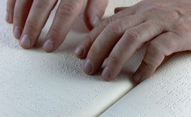 Dia Mundial do Braille: 4 de janeiro.  Como está o ensino do Braille no país? Como os cegos aprendem a ler e escrever? O Braille é ensinado nas escolas públicas do Brasil? Qual a participação do governo federal neste processo? Foto: Myriams Foto/Pixabay