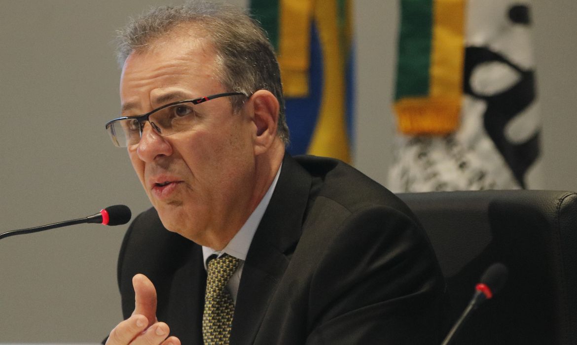  O ministro de Minas e Energia, Bento Albuquerque, fala à imprensa após 16ª Rodada de Licitações em regime de concessão para exploração de petróleo e gás natural em cinco bacias da costa do Brasil. 