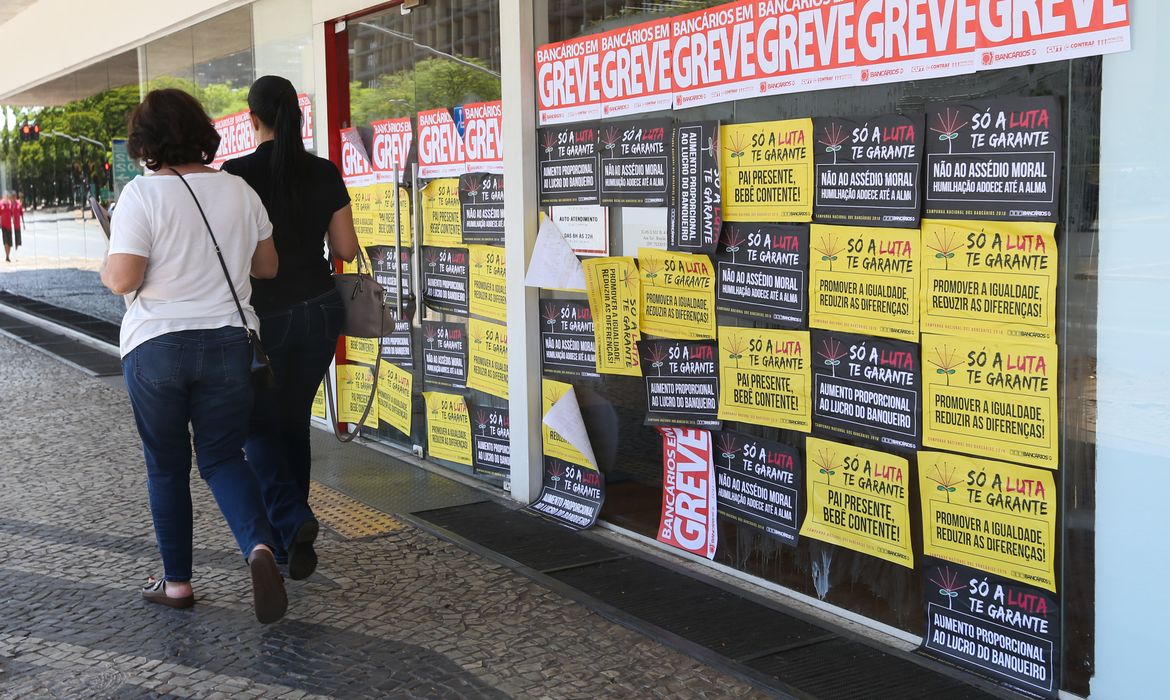 Brasília - A greve dos bancários fecha agências no país a partir desta terça-feira (Elza Fiúza/Agência Brasil)