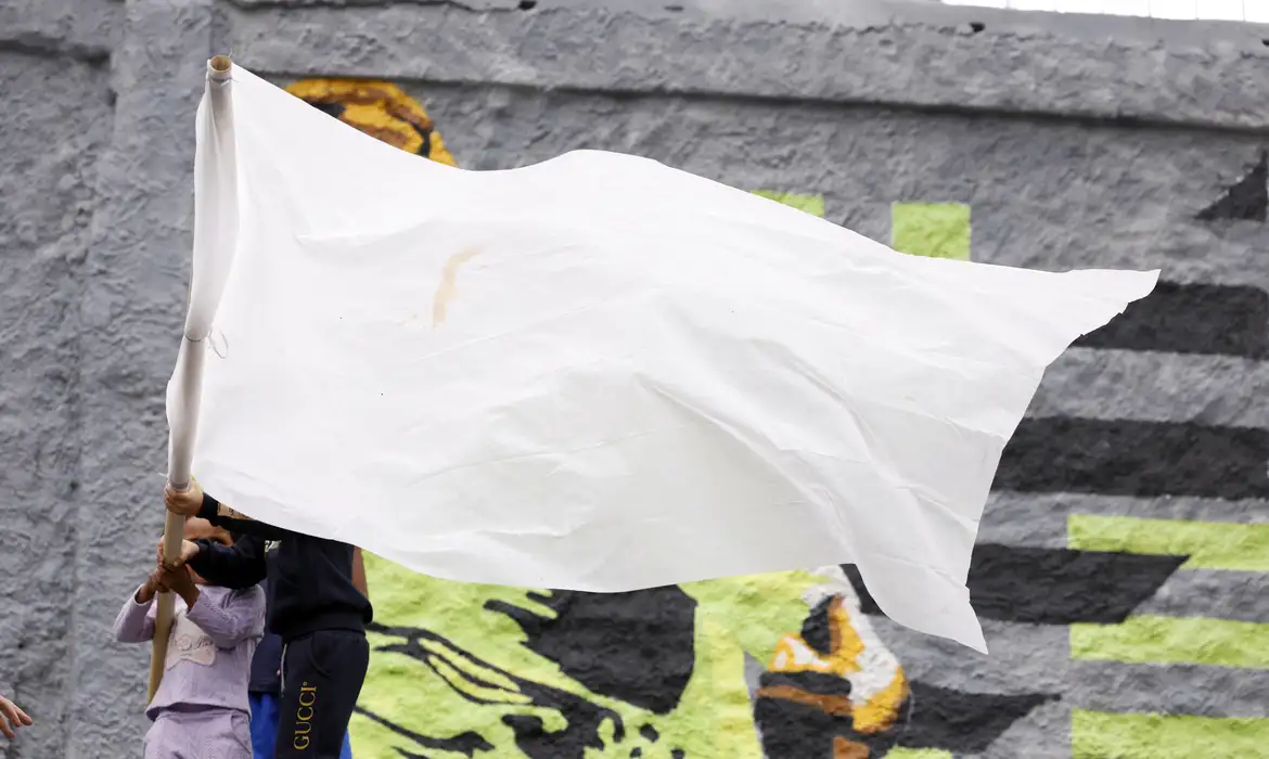 Rio de Janeiro (RJ), 31/10/2025 - Moradores, familiares e representantes da sociedade civil se reúnem na comunidade da Vila Cruzeiro para manifestação de repúdio à Operação Contenção que deixou 121 mortos. Foto: Tânia Rêgo/Agência Brasil