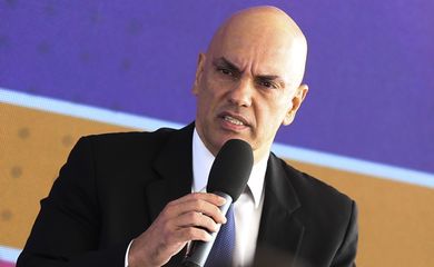 O presidente do Tribunal Superior Eleitoral, Alexandre de Moraes, durante coletiva de imprensa no Centro de Divulgação das Eleições.