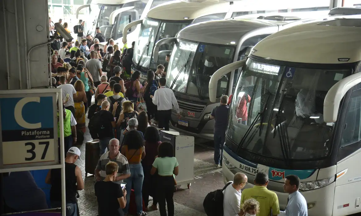 Rodoviária do Rio de Janeiro tem grande fluxo de passageiros para festa de final de ano