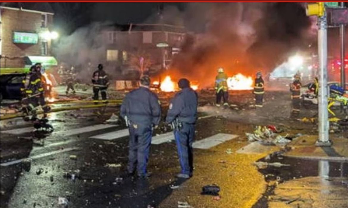 Foto reprodução/vídeo/ redes sociais. Pensilvânia - 31/01/2025 Um avião de pequeno porte, modelo Learjet 55, caiu nas proximidades de um shopping center na cidade da Filadélfia, no estado da Pensilvânia, nos Estados Unidos. Foto reprodução/vídeo/ redes sociais.