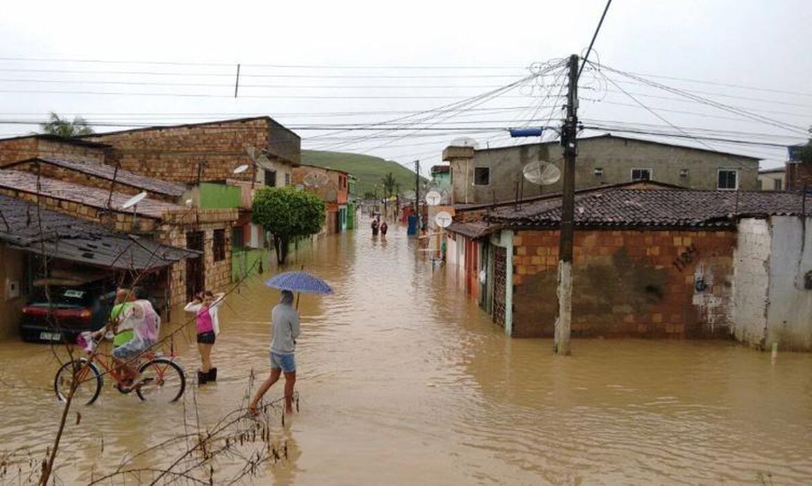 Fortes chuvas deixaram famílias desabrigadas e desalojadas em Ribeirão (PE)