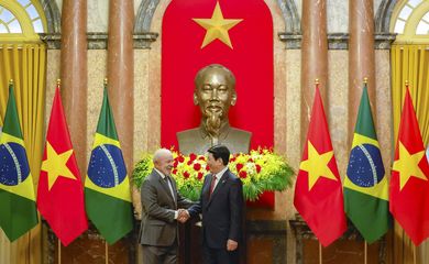 Presidente da República, Luiz Inácio Lula da Silva, durante encontro com o Presidente da República Socialista do Vietnã, Luong Cuong.
Palácio Presidencial - Hanói - Vietnã.

Foto: Ricardo Stuckert / PR